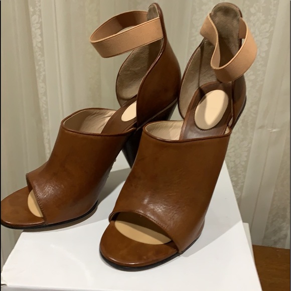 Rare gorgeous Givenchy heels - Picture 1 of 7